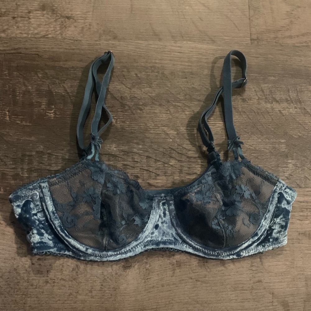 Pretty lace vs bra